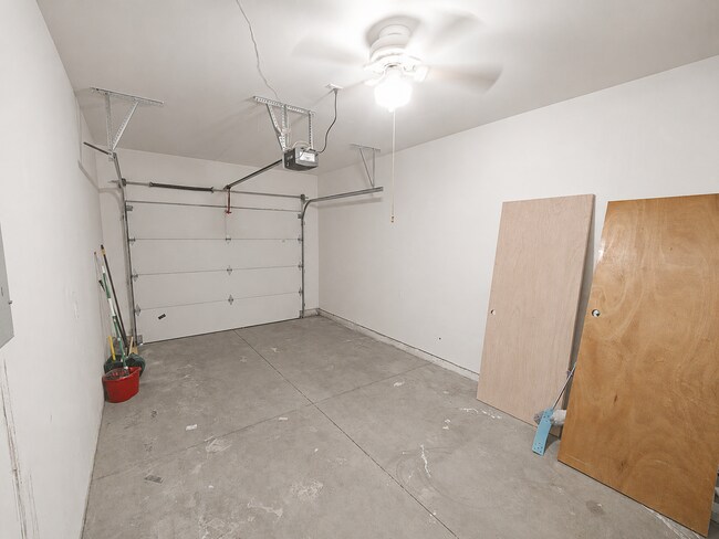 Building Photo - 2950 NE Nikki Ct