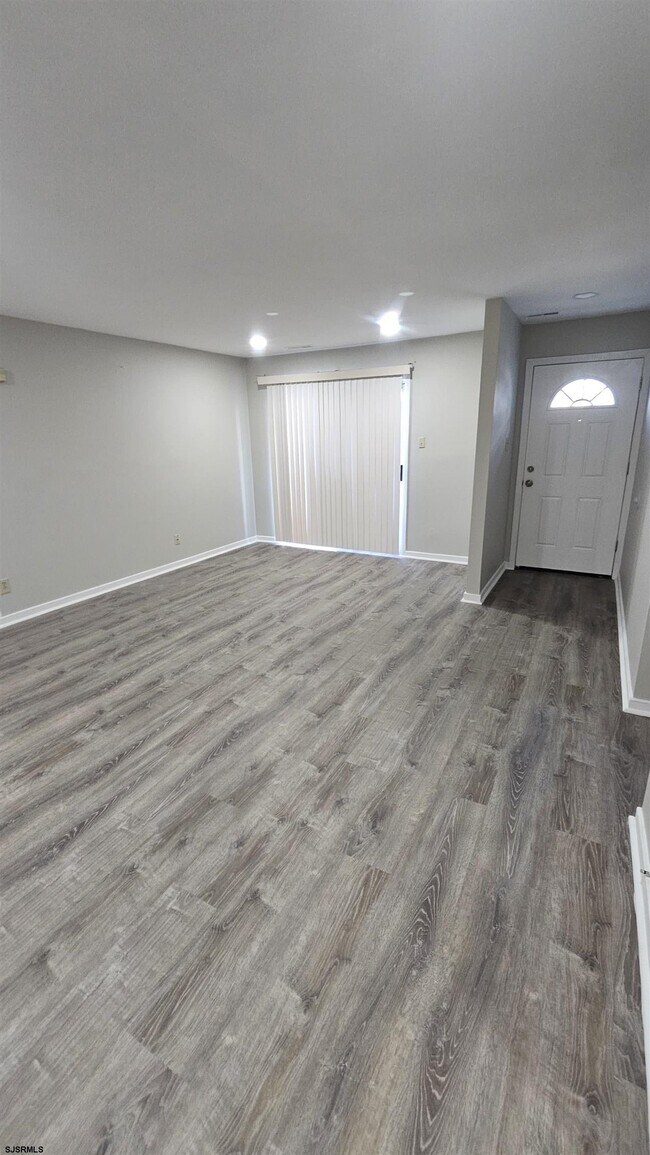 Building Photo - 184 Heather Croft