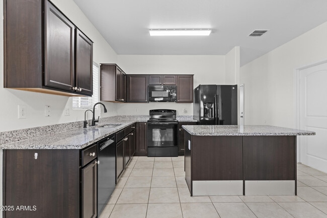 Building Photo - 5904 S 30th Ln