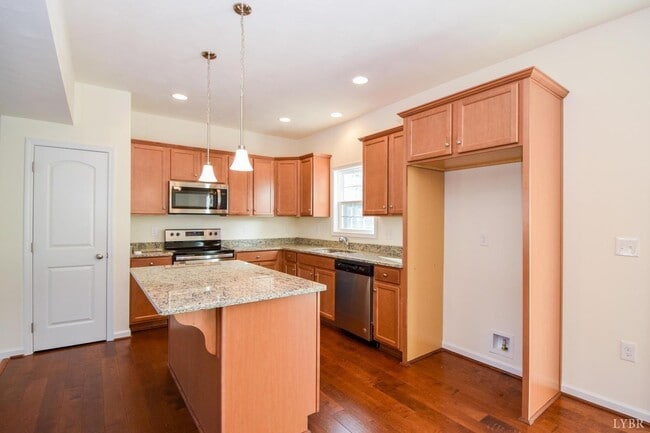 Building Photo - 1024 Forest Edge Dr