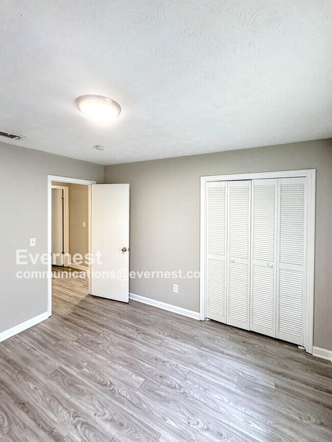 Building Photo - 549 Greenview Ave SE