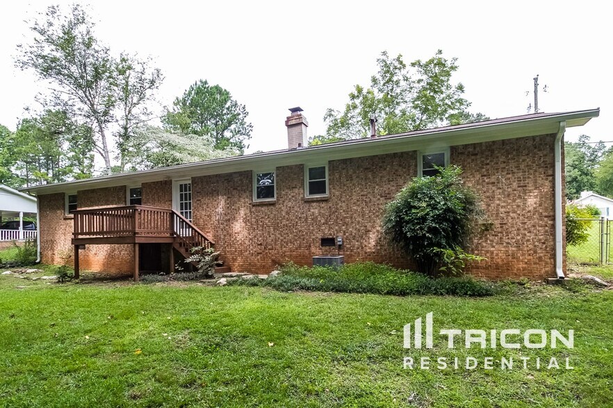 Building Photo - 6205 Dorsett Shoals Rd