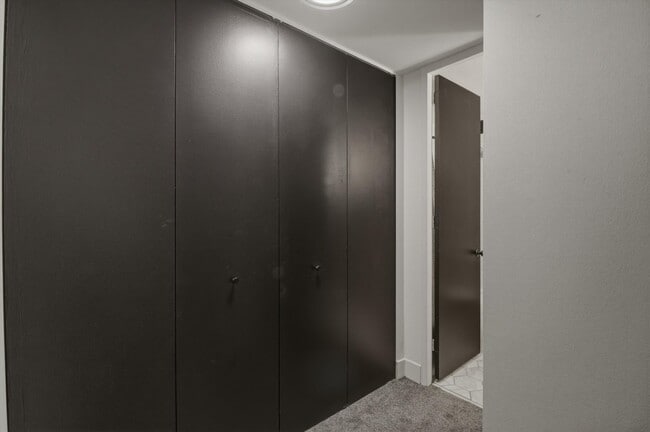 Building Photo - 1030 N State St