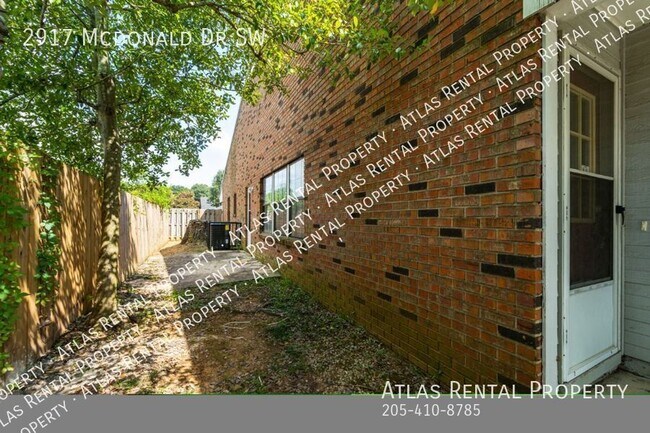 Building Photo - 2917 McDonald Dr SW