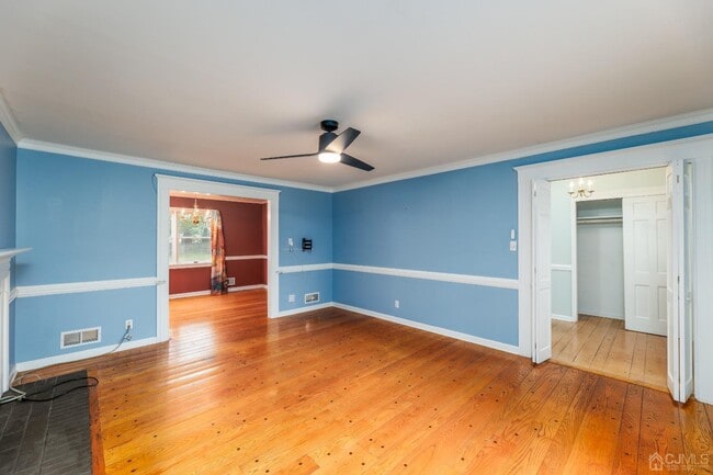 Building Photo - 526 Grove Ave