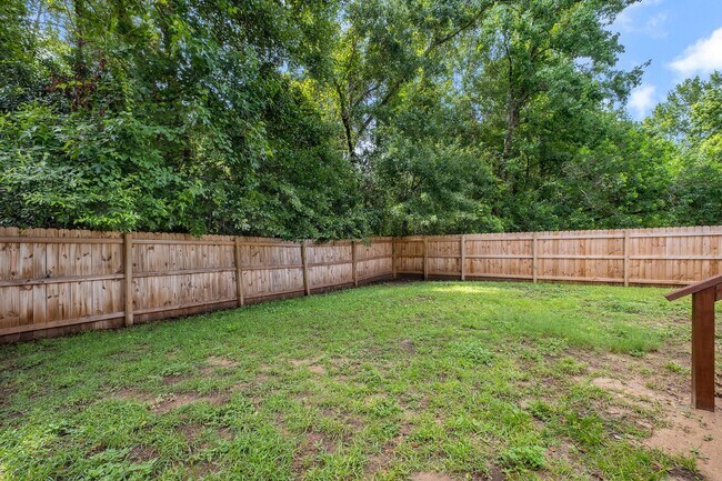 Building Photo - NW Tallahassee Duplex