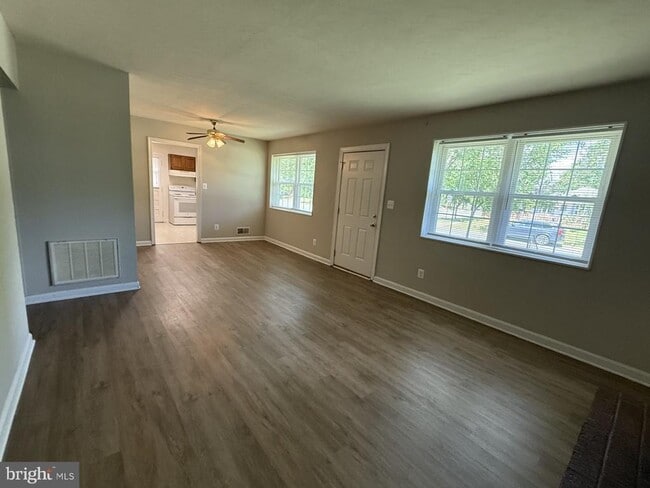 Building Photo - 510 Hanson Ave