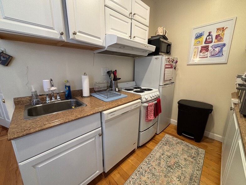 Building Photo - 8 Grove St