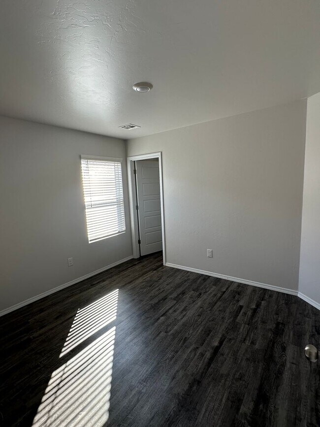 Building Photo - 11632 Annette Dr