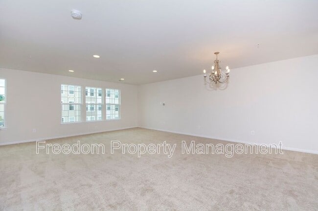 Building Photo - 14894 Mason Creek Cir