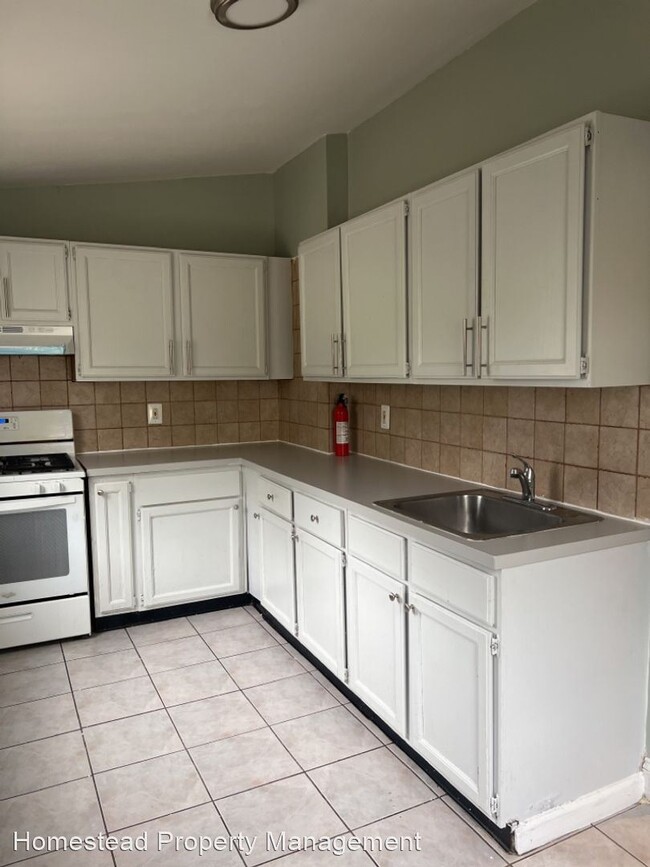 Building Photo - 3 br, 1.5 bath House - 928 Saville Ave