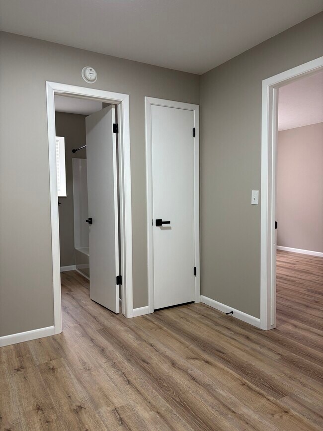 Building Photo - 2728-2738-2738 Juno Pl