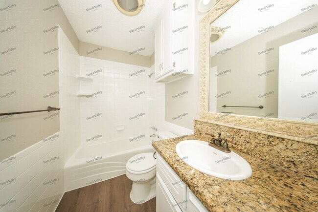 Building Photo - 608 Westridge Ct