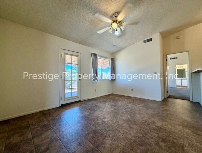 Building Photo - ***RENT SPECIAL*** 3/2 Beautiful Rita Ranch Home With Open Design!!!
