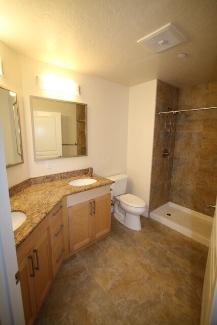 Building Photo - 2 Bedroom Condo close to Downtown and Shop...