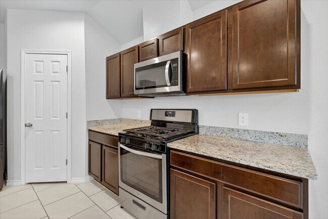 Building Photo - 3909 Shiva Dr