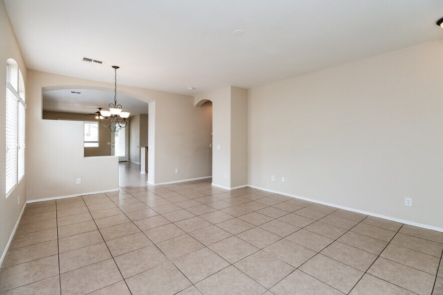 Building Photo - 6639 S 17th Ave