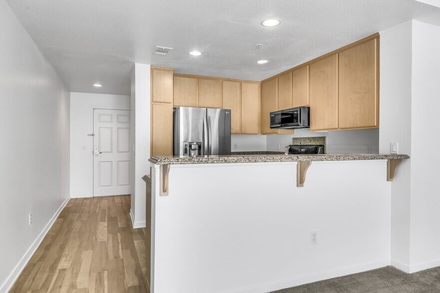 Building Photo - 160 S Hudson Ave