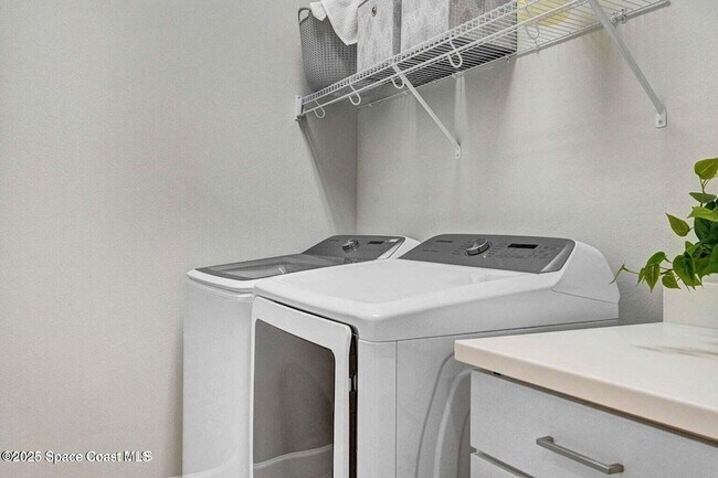 Building Photo - 2680 Avalonia Dr