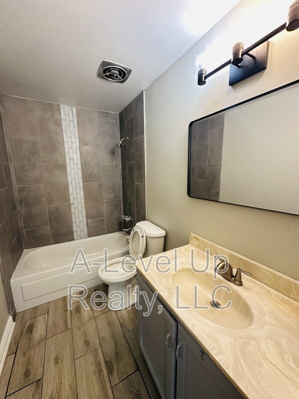 Building Photo - 5745 S Southland Blvd