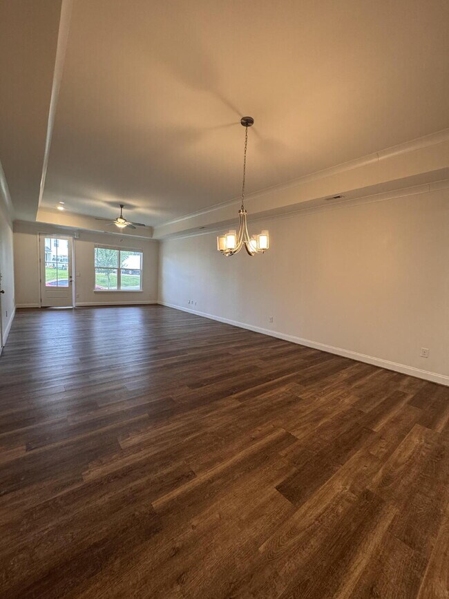 Building Photo - Modern 4-Bed, 3.5-Bath Home in Travelers R...