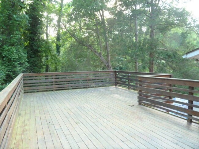 Building Photo - Large Duplex home with giant deck, parking, in quiet neighborhood, Available in June