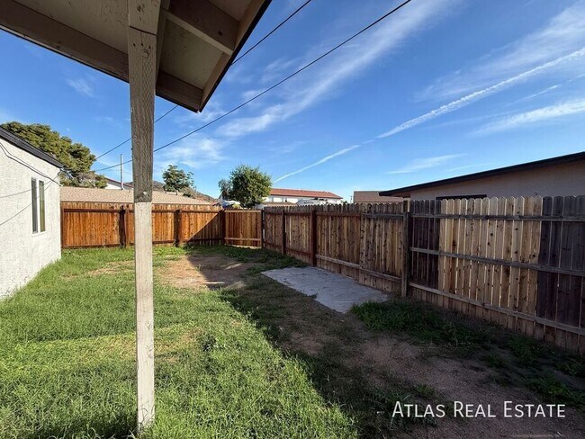 Building Photo - 1741 W Desert Cove Ave