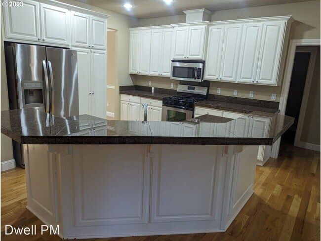 Building Photo - 4 br, 3 bath House - 5640 SW Stott Ave