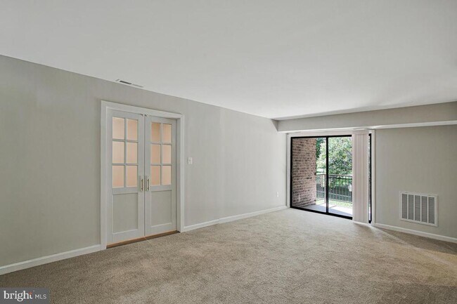 Building Photo - 15 Silverwood Cir