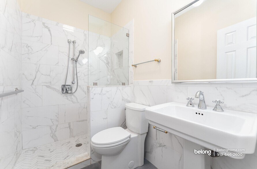 Building Photo - 4332 Southern Oak Dr