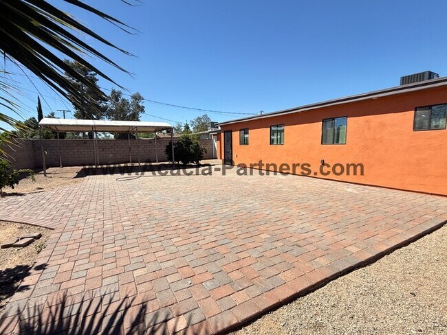 Building Photo - Three Bedroom Home