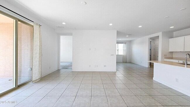 Building Photo - 2563 W Hidalgo Ave