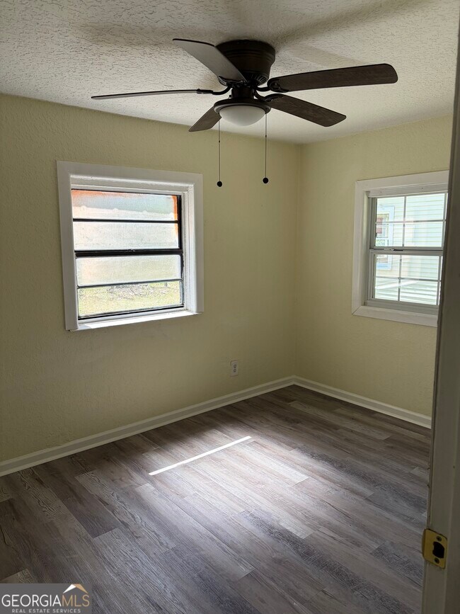 Building Photo - 307 Finley St