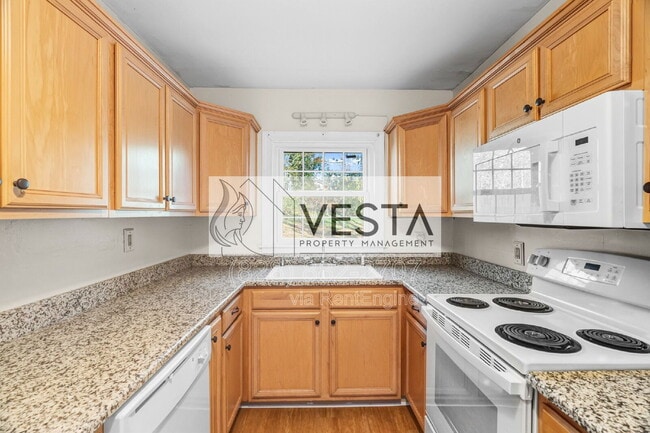 Building Photo - 18 Canterbury Rd