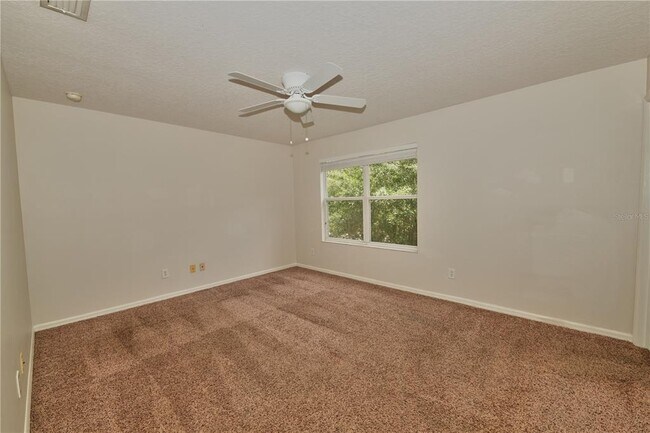 Building Photo - 2730 Retreat View Cir