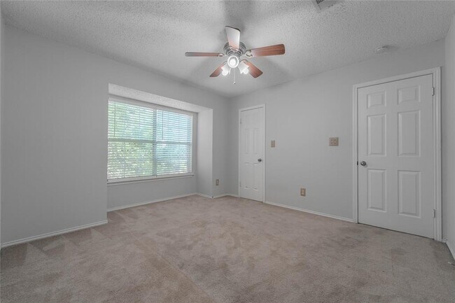 Building Photo - 612 Catumet Dr