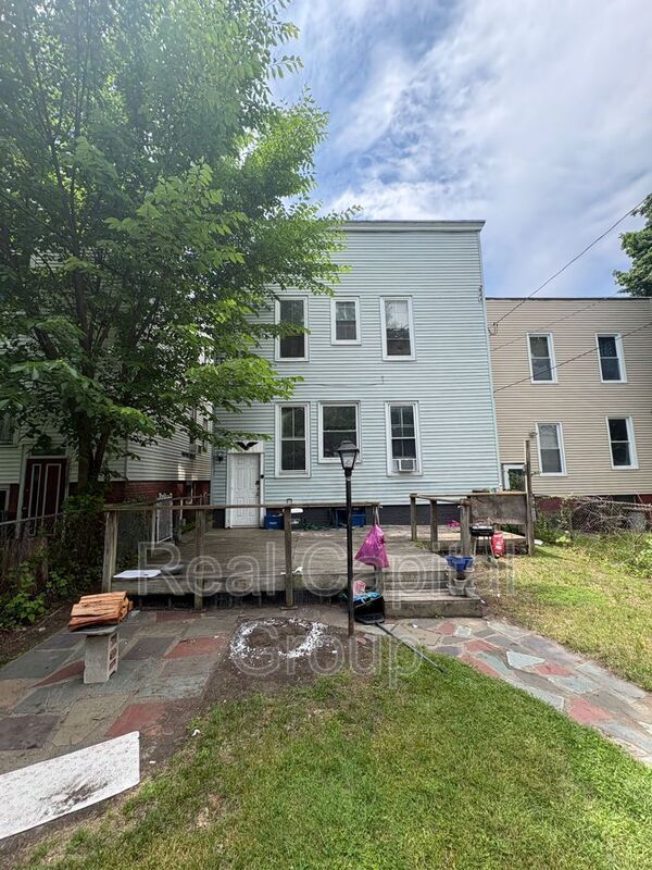 Building Photo - 130 5th Ave