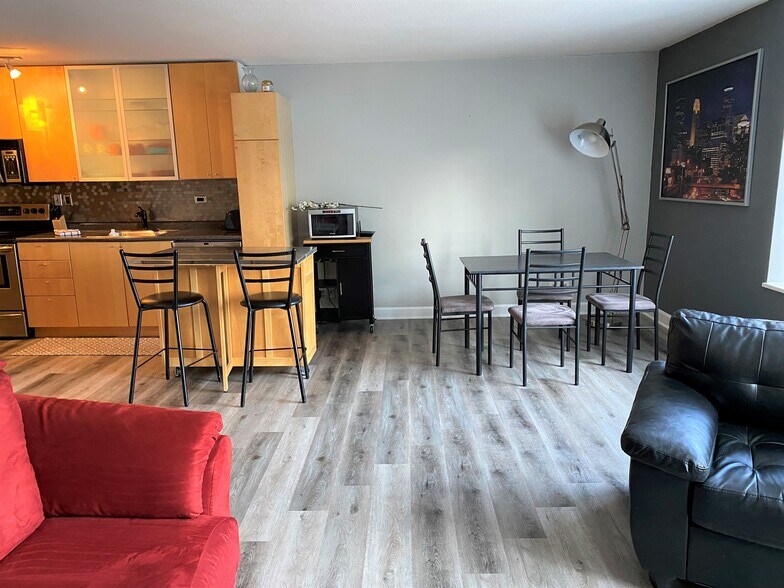 Building Photo - 15 S 1st St