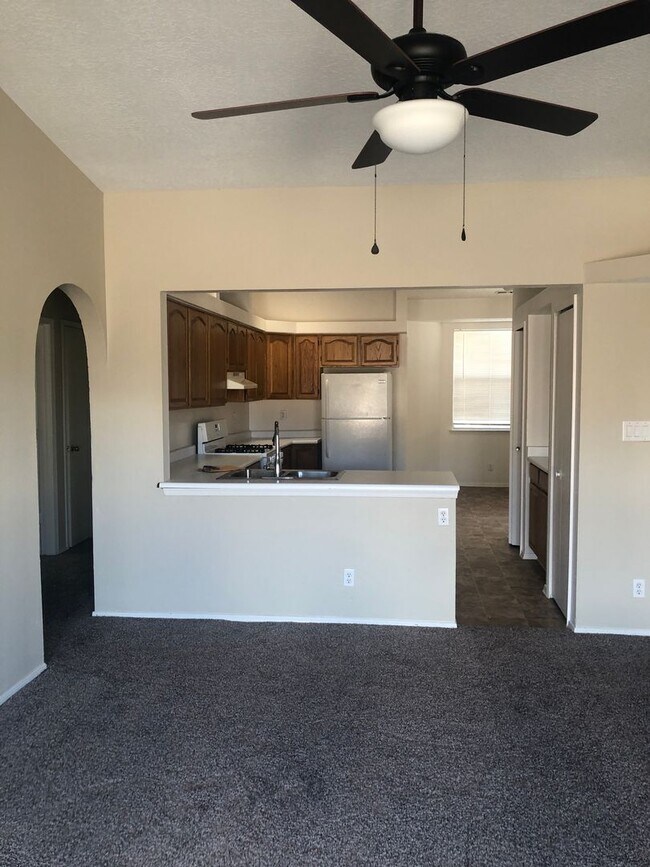 Building Photo - 2621 Sandia Loop NE