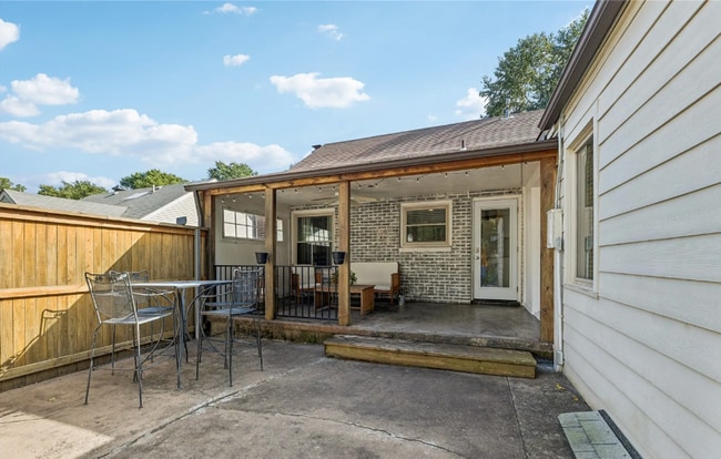 Building Photo - 2 Bed | 2 Bath Near TU!