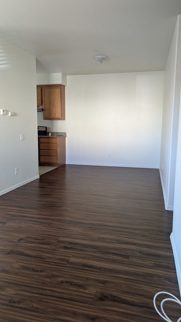 Building Photo - Beautiful 3 bedroom/ 2 bath in gated community. Call or come by to view!