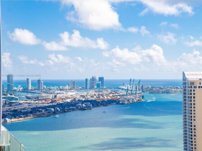 Building Photo - 300 Biscayne Blvd Way