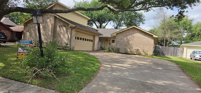 Building Photo - 1910 Quail Valley E Dr