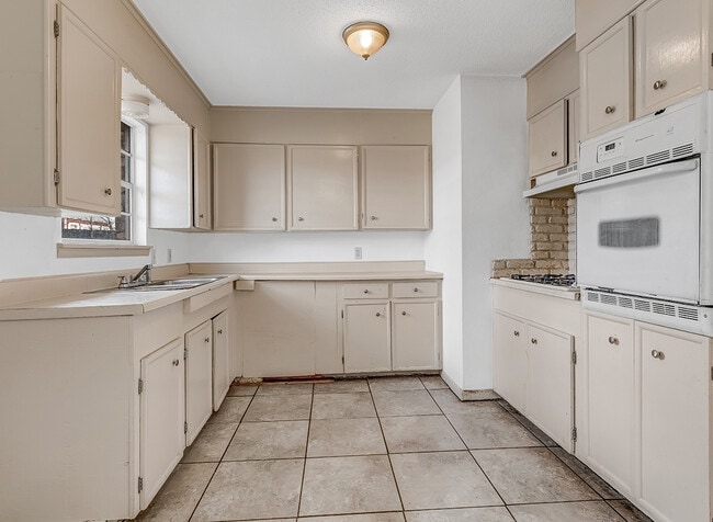 Building Photo - 1124 Wheeler St