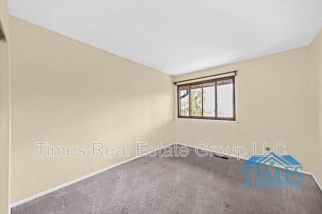 Building Photo - 704 Worthington Dr