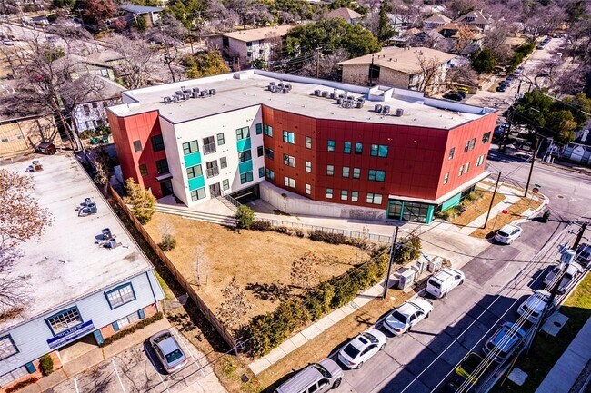 Building Photo - 3000 Duval St