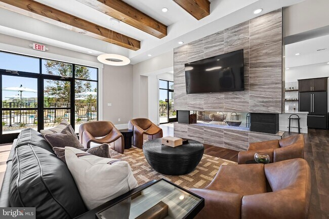 Building Photo - 2950 Ashwood Ln