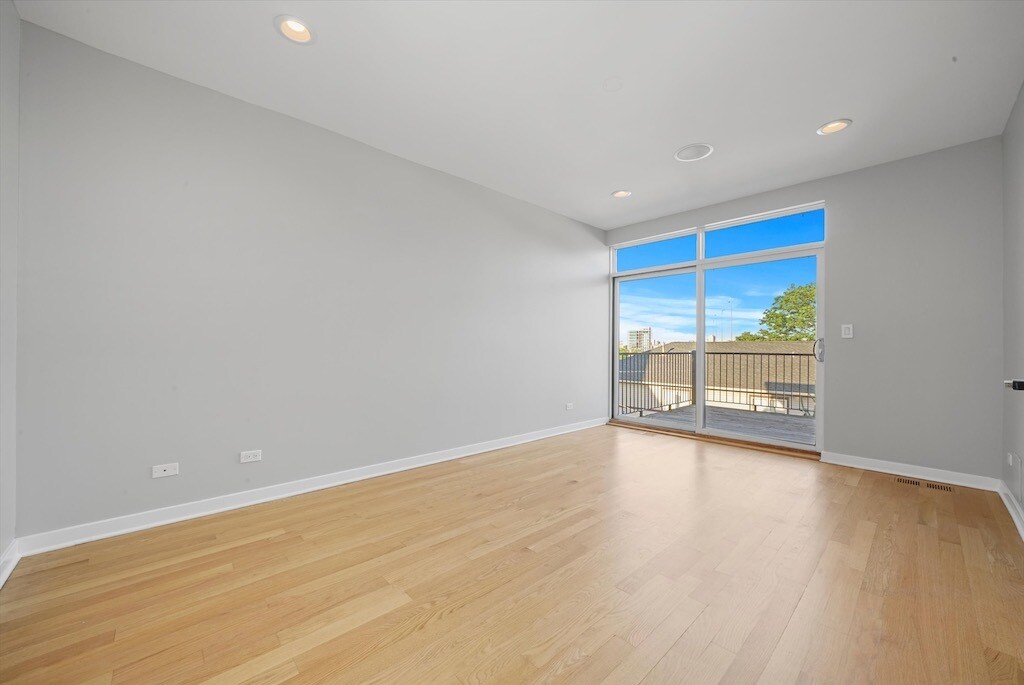 Building Photo - 1531 N Bosworth Ave