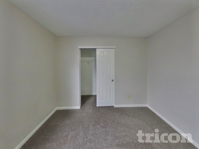 Building Photo - 4518 Connaught W Dr