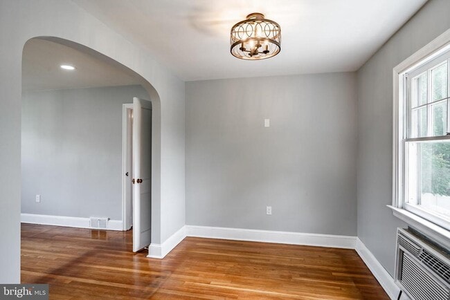 Building Photo - 38 Waverly Ave